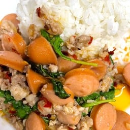 ข้าวกะเพราไส้กรอกหมูสับ