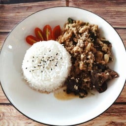 ข้าวกระเพราทรงเครื่อง