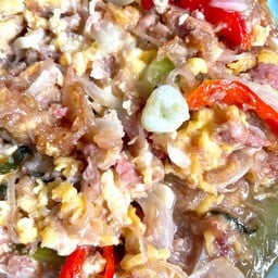 แหนมผัดไข่ (กับข้าว)