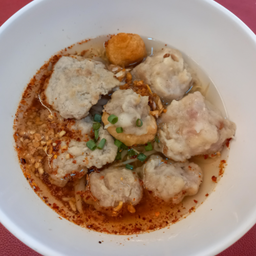 เกาเหลาลูกชิ้นแคะต้มยำ Deli