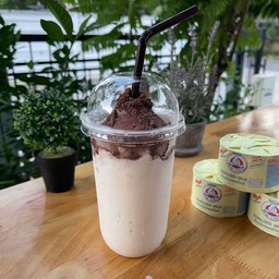 นมหมีปั่นโอวัลตินภูเขาไฟ