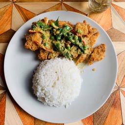 ข้าวเขียวหวานไก่กรอบ