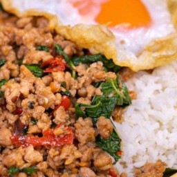 กระเพราถาดยักษ์ Delivery ร้านของคนรักกระเพรา