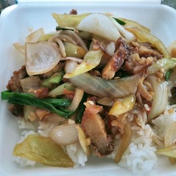 ผัดพริกหยวกหมูกรอบ(ราดข้าว)
