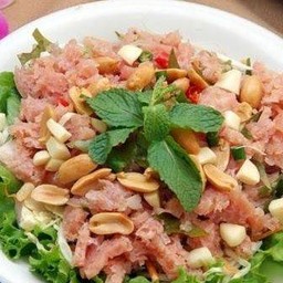 ยำแหนมหนังหมู