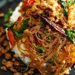 กะเพราวุ้นเส้นหมูสับราดข้าว