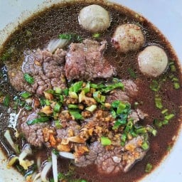 สกายก๋วยเตี๋ยวแชมป์-ถนนหน้าเมือง