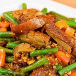 ข้าวผัดพริกแกง
