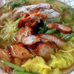 ชายสี่ บะหมี่เกี๊ยว หน้าเซเว่นตลาดทอง