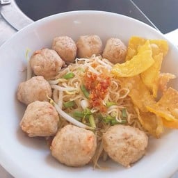 ก๋วยเตี๋ยวแห้งลูกชิ้นกุ้งล้วน