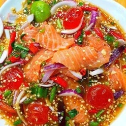 ยำแซลม่อนไข่แดง