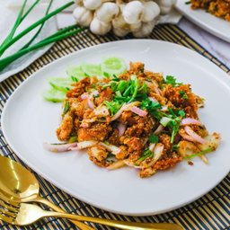 ยำไก่แซ่บ