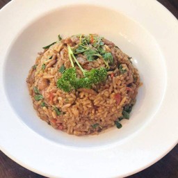 ข้าวกะเพราเนื้อ  ไข่ดาว