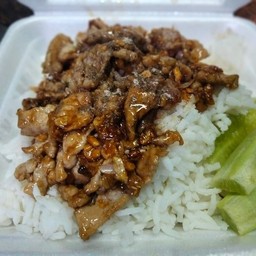 หมูชิ้นทอดกระเทียม(ราดข้าว)