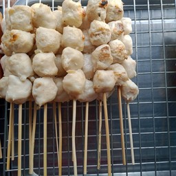 ลูกชิ้นย่าง บังเอิญแซ่บ