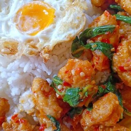 กระเพราไก่กรอบราดข้าว