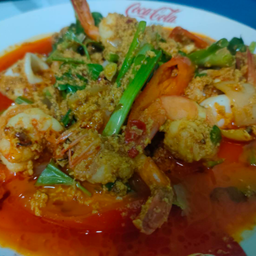ข้าวราดผัดผงกระหรี่กุ้ง