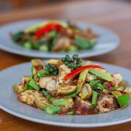 ผัดเผ็ดปลาฉลาม (กับข้าว)