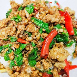 ผัดกระเพรา (กับข้าว)