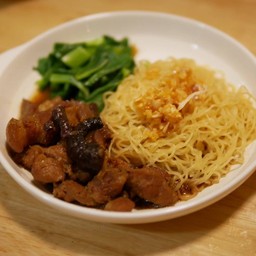 บะหมี่หมูอบ Egg noodles with roast pork