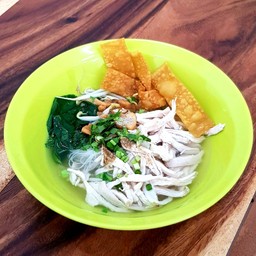 ก๋วยเตี๋ยวน้ำใสไก่ฉีก พิเศษ