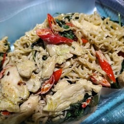 มาม่าแกงเขียวหวานไก่ (ผัดแห้ง)