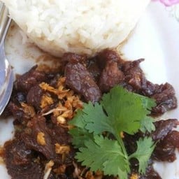 ข้าวราดเนื้อกระเทียม