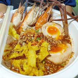 ก๋วยเตี๋ยวต้มยำไข่-กุ้ง  เจ๊เก๋ 0804222529