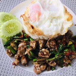 ผัดฉ่ากบชิ้นราดข้าว