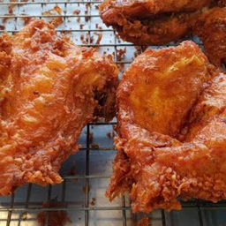 ข้าวเหนียวไก่ทอดชุดอกไก่