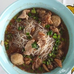 ต.ตุ้ย..ขาหมูในตำนาน -