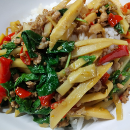 ผัดหน่อไม้เหลือง (กับข้าว)