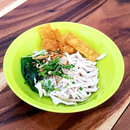 ก๋วยเตี๋ยวแห้งไก่ฉีก พิเศษ