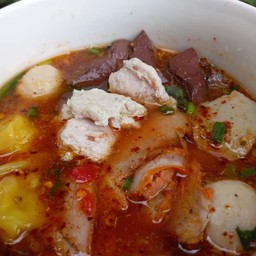 เกี๊ยวโฟรต้มยำ