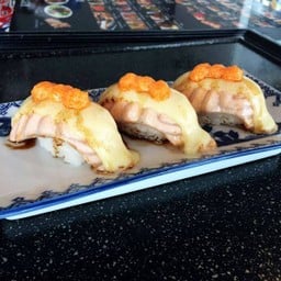 ซูชิแซลมอนชีสเบิร์น