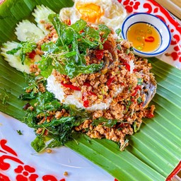ข้าวกระเพราไข่เยี่ยวม้า+หมูสับ