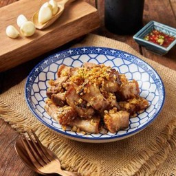 หมูกรอบ กระเทียมทอดปรุงรส (ไม่มีข้าว)