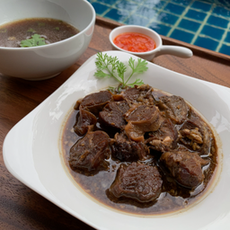 หมูตุ๋น (กับข้าว) พร้อมน้ำซุปและผักเคียง (Super Tender Pork no Rice)