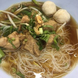 ก๋วยเตี๋ยวหมูตุ๋น