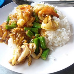 ข้าวราดผัดพริกแกง