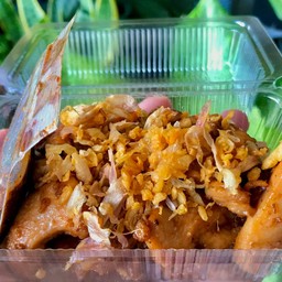 อกไก่ทอดกระเทียมพริกไทย