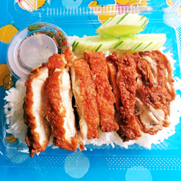 ข้าวสะโพกไก่ทอด+นํ้าจิ้มแจ่ว