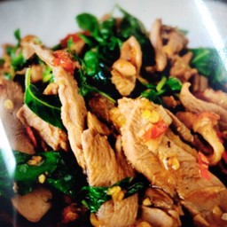 กระเพราเป็ดย่างกับข้าว
