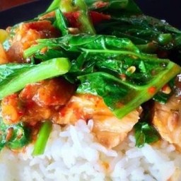 ผัดคะน้าหมูกรอบ  ราดข้าว