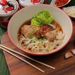 ก๋วยเตี๋ยว น่องไก่