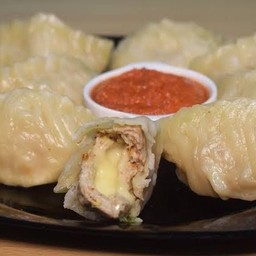 Cheesy Chicken Momos