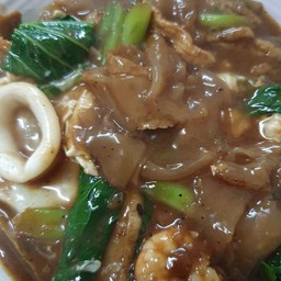 เส้นใหญ่ผัด(ก๋วยเตี๋ยว)