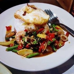 ผัดขี้เมา  ราดข้าว