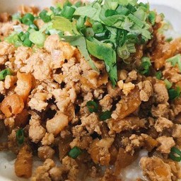 ข้าวต้มแห้งหมูสับทรงเครื่อง