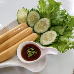 ลด 8 % ไส้กรอกไก่เนยชีสทอด พร้อมน้ำจิ้มมะขามรสเเซ่บ